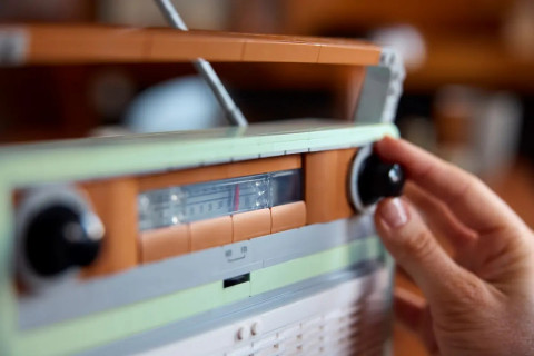 LEGO  Icons 10334 Retro Portable Radio - Galeria zdjęcie 10
