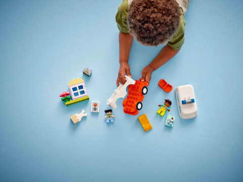 LEGO DUPLO TOWN 10447 Karetka z kierowcą - Galeria zdjęcie 8