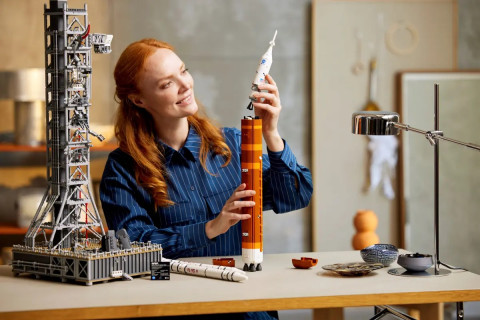 LEGO Icons 10341 Rakieta SLS NASA Artemis - Galeria zdjęcie 8