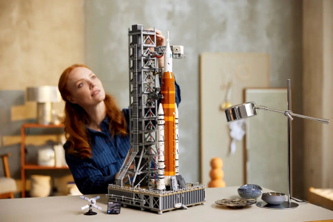 LEGO Icons 10341 Rakieta SLS NASA Artemis - Galeria zdjęcie 7