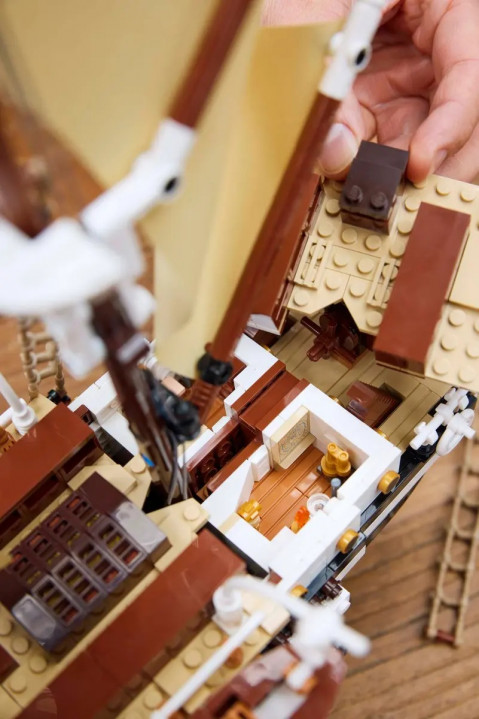LEGO ICONS 10335 Endurance - Galeria zdjęcie 15