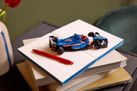 LEGO Speed Champions 77246 Bolid F1® Visa Cash App RB VCARB 01 - Galeria zdjęcie 11