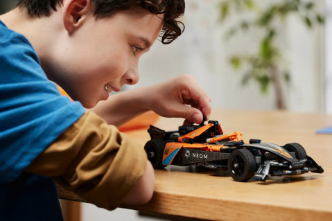 LEGO Technic 42169 NEOM McLaren Formula E Race Car - Galeria zdjęcie 8