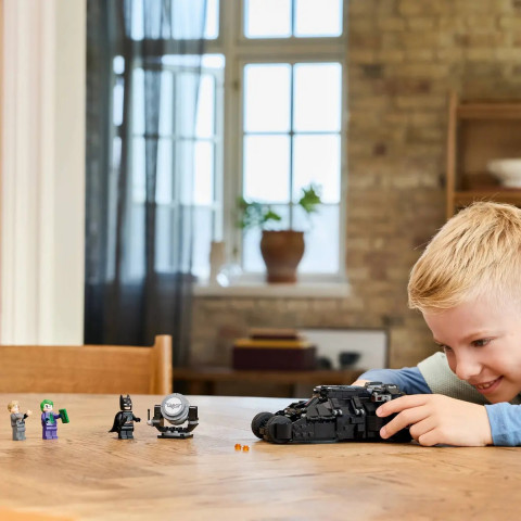 LEGO DC SUPER HEROES 76303 Tumbler Batmana kontra Dwie Twarze i Joker - Galeria zdjęcie 7