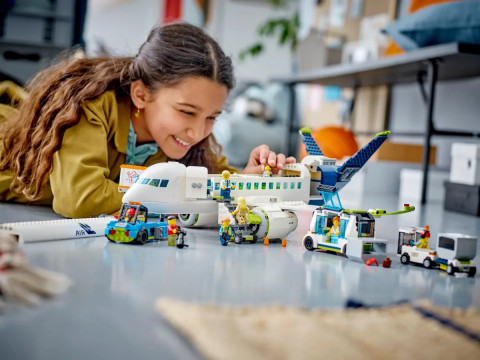 LEGO City 60367 Samolot pasażerski - Galeria zdjęcie 8