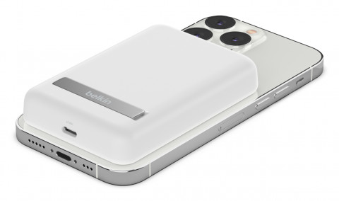 Powerbank bezprzewodowy Belkin BoostCharge Magnetic Wireless Power Bank 5K + Stand MagSafe Compatible 5000mAh 7,5W White - Galeria zdjęcie 5