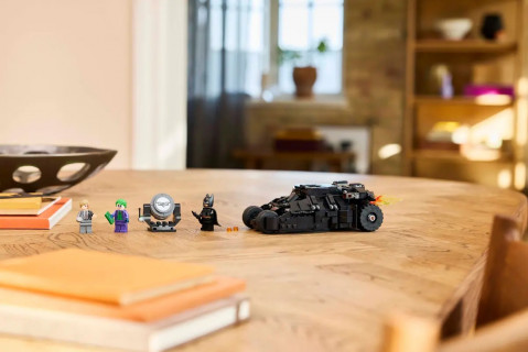 LEGO DC SUPER HEROES 76303 Tumbler Batmana kontra Dwie Twarze i Joker - Galeria zdjęcie 9