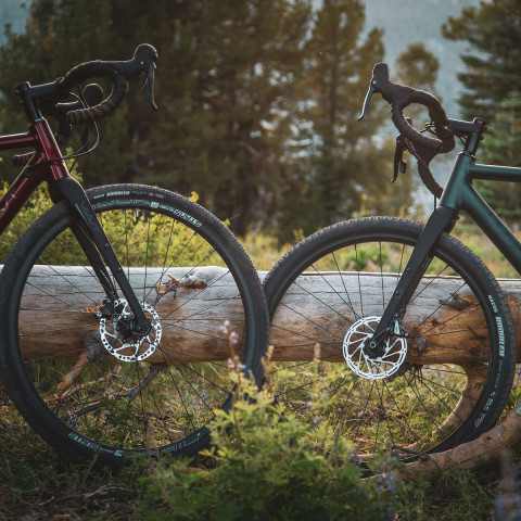 Rower gravel VAAST 700C APEX GRX 52cm S Gloss Berry Red - Galeria zdjęcie 3