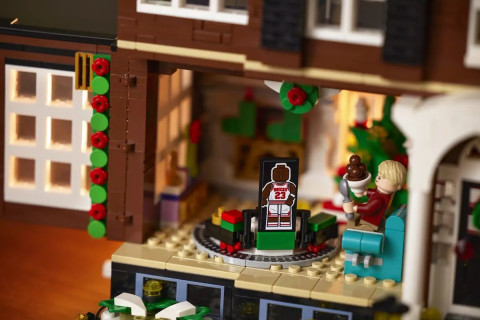 LEGO IDEAS 21330-11.jpg