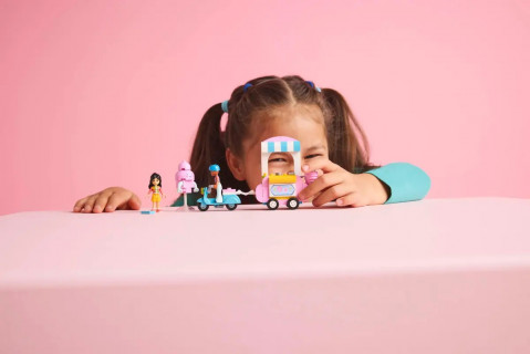LEGO FRIENDS 42643 Stoisko z watą cukrową i skuter - Galeria zdjęcie 8