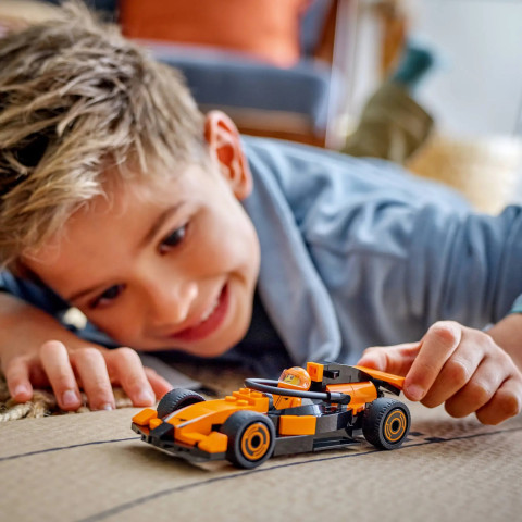 LEGO CITY 60442 F1 Kierowca i bolid McLaren - Galeria zdjęcie 7