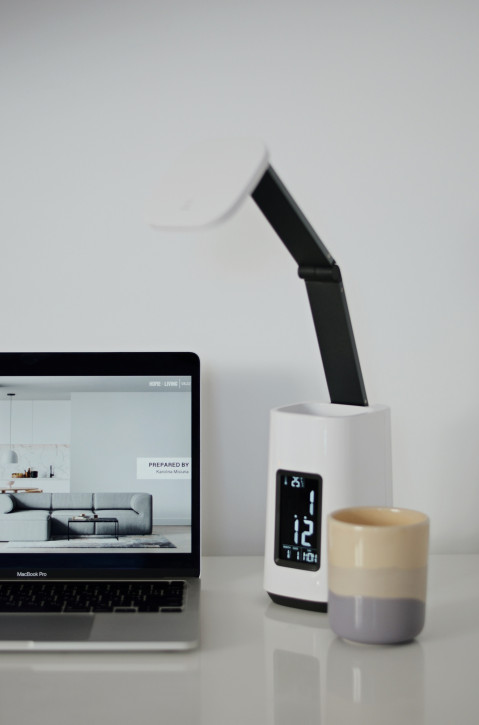 Nowoczesna lampka na biurko LED Activejet TECHNIC biała z wyświetlaczem LED (data, godzina, budzik) składana - Galeria zdjęcie 6