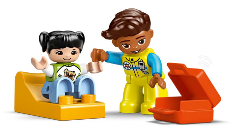 LEGO DUPLO TOWN 10447 Karetka z kierowcą - Galeria zdjęcie 5
