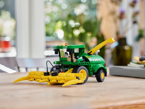 LEGO TECHNIC 42168 John Deere 9700 Forage Harvester - Galeria zdjęcie 8
