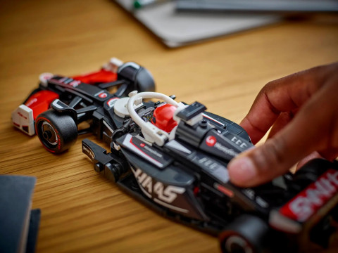 LEGO Speed Champions 77250 Bolid F1® MoneyGram Haas Team VF-24 - Galeria zdjęcie 8