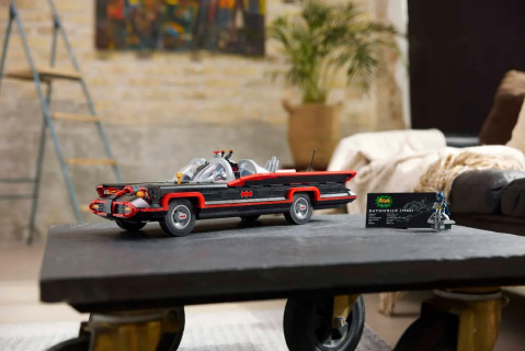 LEGO Batman 76328 The Classic TV Series Batmobile - Galeria zdjęcie 11
