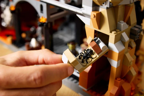 LEGO ICONS 10333 Władca pierścieni: Barad-dur - Galeria zdjęcie 17