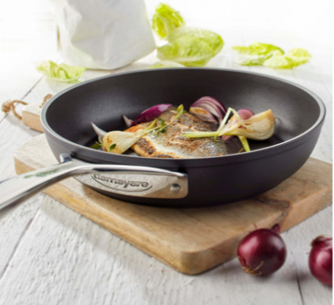 Głęboka patelnia tytanowa DEMEYERE Alu Pro 5 40851-047-0 - 24 cm - Galeria zdjęcie 3
