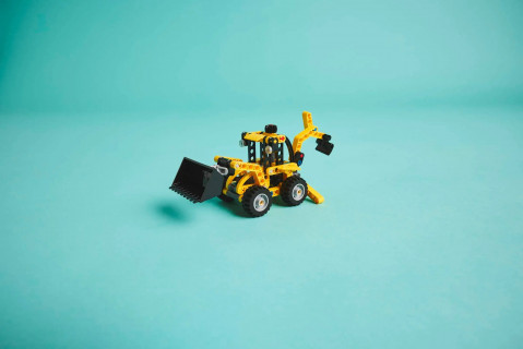 LEGO TECHNIC 42197 Koparko-ładowarka - Galeria zdjęcie 8