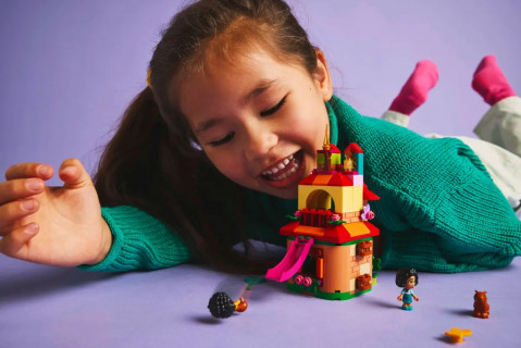 LEGO DISNEY CLASSIC 43261 Nasze magiczne Encanto - Galeria zdjęcie 10