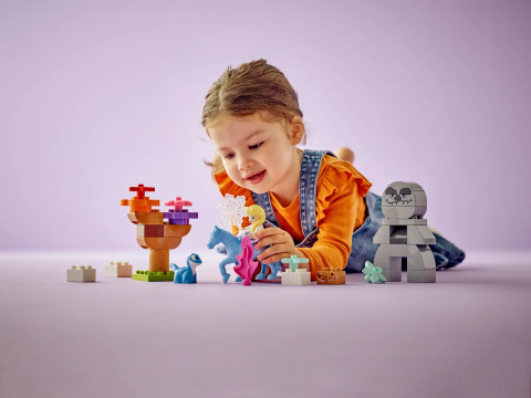 LEGO Disney 10418 Elza i Bruni w Zaczarowanym Lesie - Galeria zdjęcie 5