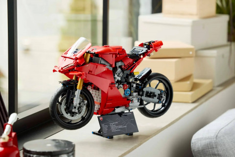 LEGO TECHNIC 42202 Motocykl Ducati Panigale V4 S - Galeria zdjęcie 10
