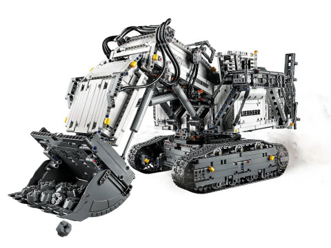 LEGO TECHNIC 42100-04.jpg