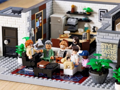LEGO ICONS 10291-11.jpg