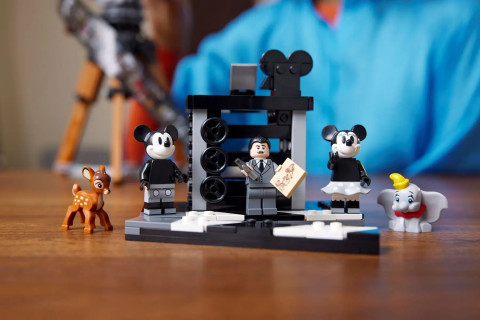 LEGO Disney 43230 - Kamera w hołdzie Waltowi Disneyowi - Galeria zdjęcie 11