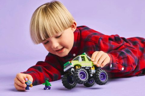 LEGO Marvel Super Heroes 76312 Monster truck Hulka kontra Thanos - Galeria zdjęcie 7