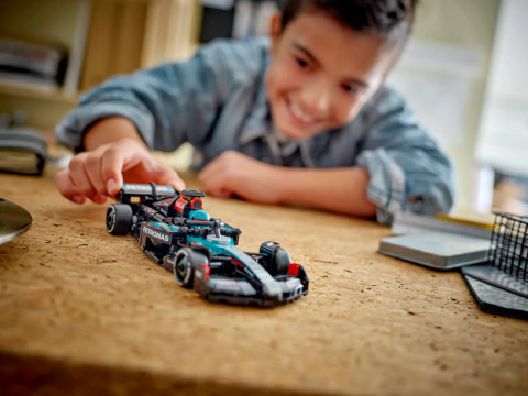 LEGO Speed Champions 77244 Bolid F1 Mercedes-AMG W15 - Galeria zdjęcie 9