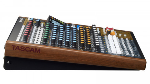 Tascam Model 12 - 10-kanałowy mikser z 12-ścieżkowym rejestratorem - Galeria zdjęcie 6