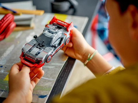 LEGO Speed Champions 76921 Wyścigowe Audi S1 E-tron Quattro - Galeria zdjęcie 8