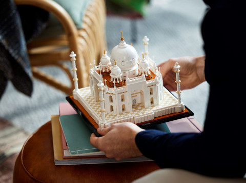 LEGO ARCHITECTURE 21056-08.jpg