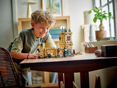 LEGO Harry Potter 76447 Zamek Hogwart lekcja latania na miotle - Galeria zdjęcie 9