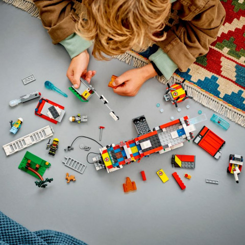 LEGO City 60374 Terenowy pojazd straży pożarnej - Galeria zdjęcie 6
