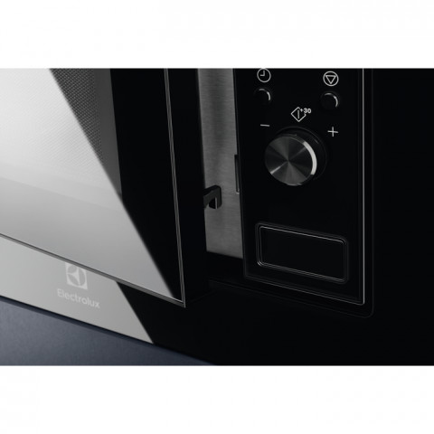 Kuchenka mikrofalowa ELECTROLUX LMS 2203EMK - Galeria zdjęcie 2