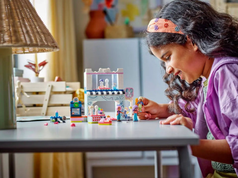 LEGO FRIENDS 42662 Salon fryzjerski i sklep z ozdobami - Galeria zdjęcie 11