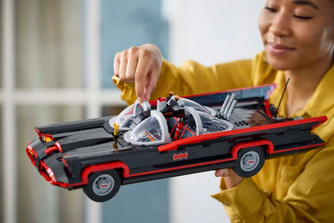 LEGO Batman 76328 The Classic TV Series Batmobile - Galeria zdjęcie 9