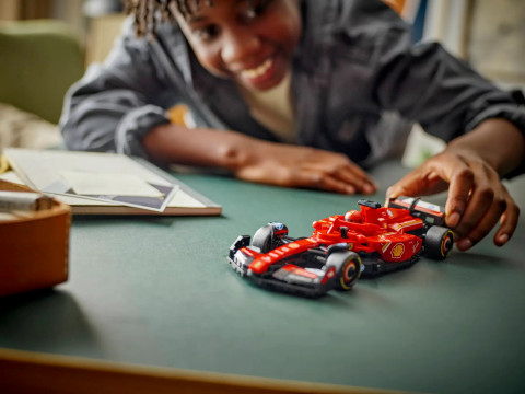 LEGO Speed Champions 77242 Bolid F1® Ferrari SF-24 V29 - Galeria zdjęcie 9