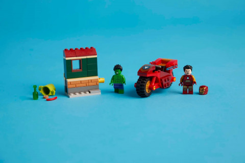 LEGO Super Heroes 76287 Iron Man z motocyklem i Hulk - Galeria zdjęcie 9