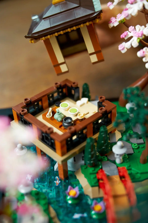 LEGO Icons 10315 Zaciszny ogród - Galeria zdjęcie 9