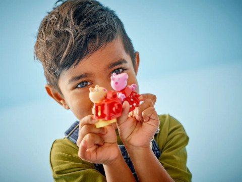 LEGO Peppa Pig 10433 Urodzinowy domek Peppy - Galeria zdjęcie 7