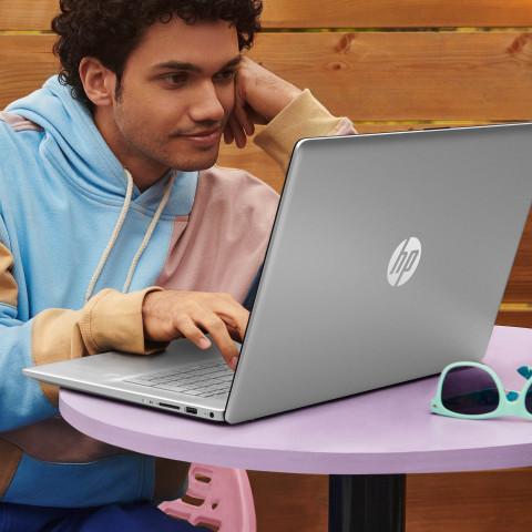 HP 17-CN2068CL i5-1235U 17.3" FHD AG 8GB SSD512 BT BLKB FPR Win11 Natural Silver (REPACK) 2Y - Galeria zdjęcie 8