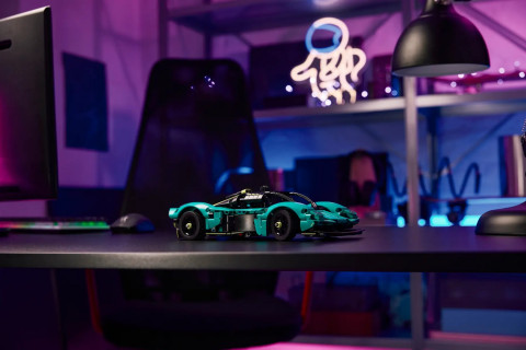LEGO TECHNIC 42208 ASTON MLEGO ARTIN VALKYRIE - Galeria zdjęcie 9