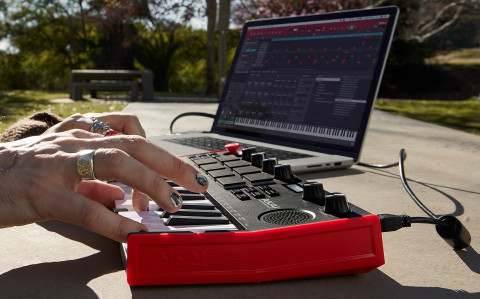AKAI MPK MINI PLAY 3 - Mini klawiatura sterująca - Galeria zdjęcie 8