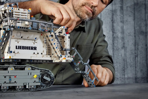 LEGO TECHNIC 42100-14.jpg