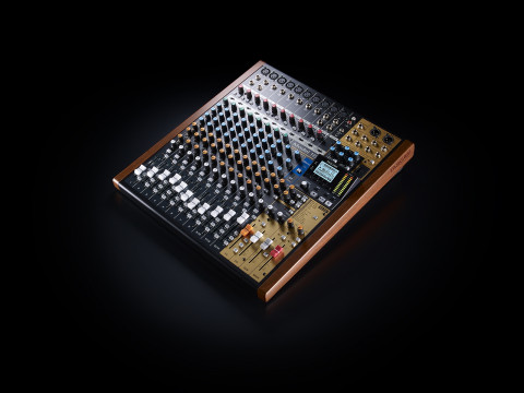 Tascam Model 16 - 14-kanałowy mikser analogowy z 16-ścieżkowym, cyfrowym rejestratorem - Galeria zdjęcie 4