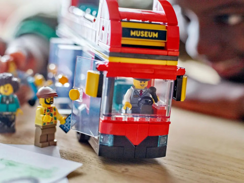 LEGO City 60407 Czerwony, piętrowy autokar - Galeria zdjęcie 10