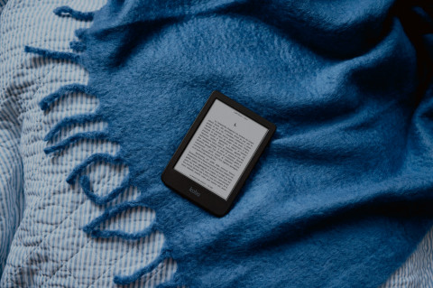 Czytnik e-booków Kobo Clara Colour 6" E-Ink Kaleido 3 16GB WI-FI Black - Galeria zdjęcie 7